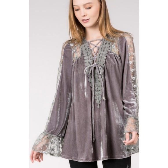 🖤LAST1️⃣🖤New Gorgeous POL Gray Velvet Top With Lace Adorned Appliqué - Picture 2 of 6